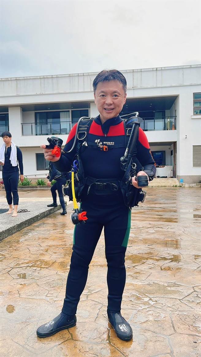 民進黨立委趙天麟指出，因法規漏洞，導致國內「個人潛水教練」無法替學員投保，一旦發生意外，教練與學員皆無法獲得安全保障。（趙天麟辦公室提供／游念育台北傳真）