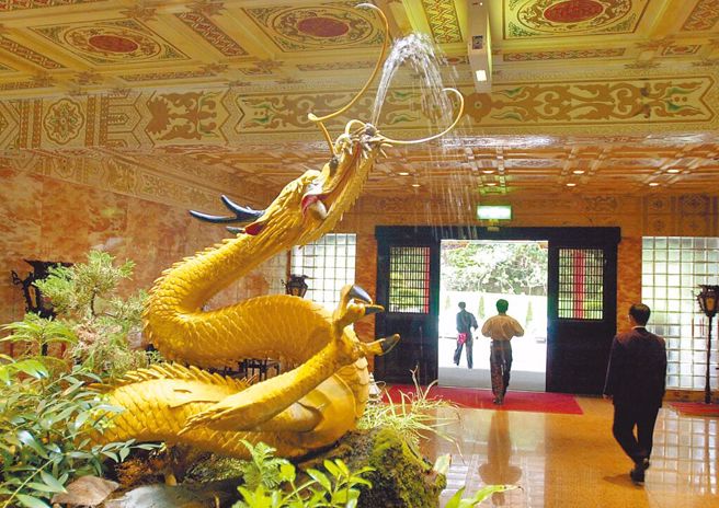 圆山饭店内的金龙被砸毁，命理师杨登嵙表示，恐影响龙穴风水，轻则伤、重则亡。(图/本报资料照)