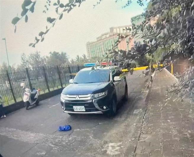 高雄市燕巢区一名男子于6月23日路倒猝逝，警方获报到场处理。（翻摄照片／林瑞益高雄传真）