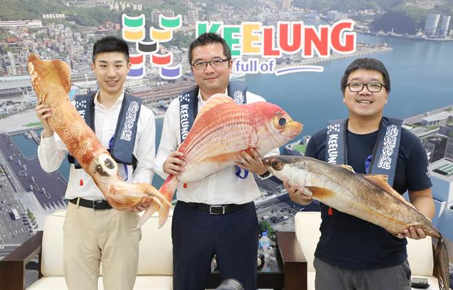 本周的「基隆Podcast」邀请产发处长林鼎超（中）及青综科科长潘祖德（右），分享包含锁管季的基隆夏季各项活动。（基隆市政府提供／徐佑升基隆传真）