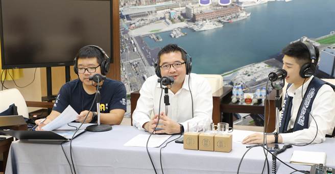 产发处长林鼎超（中）表示，除了锁管季之外，今年举办的许多市集活动都大受好评，会积极继续筹办，为基隆创造更多观光效益与人潮。（基隆市政府提供／徐佑升基隆传真）