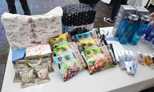 先前举办的「台琉国际帆船赛」也利用机会推广基隆在地伴手礼。（基隆市政府提供／徐佑升基隆传真）