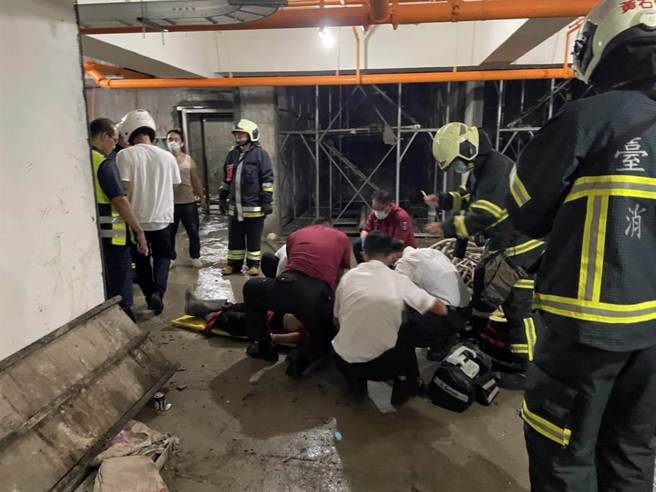 救护人员到场时工人已无生命迹象。（翻摄照片／林郁平台北传真）
