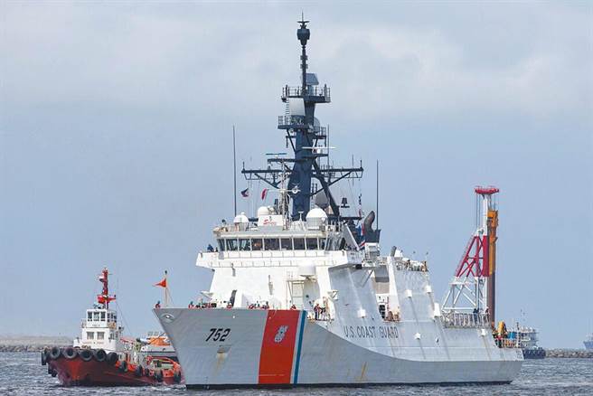 大陆专家指出， 中国正在台海建立一种对美等国行动的分级回应机制。图为美巡逻艇月初参加美日菲演习时停靠在马尼拉港。（路透）