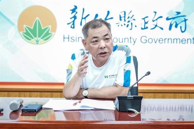 副县长陈见贤指气爆案是意外事件，由新竹瓦管处负起所有赔偿责任。（罗浚滨摄）