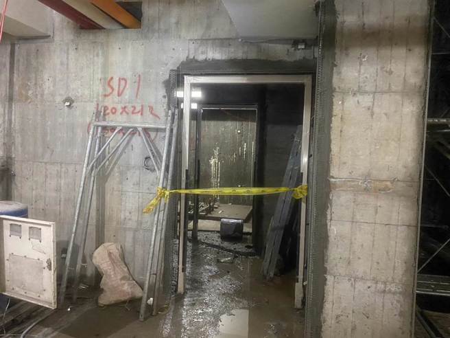 救护人员到场时工人已无生命迹象。（翻摄照片／林郁平台北传真）

