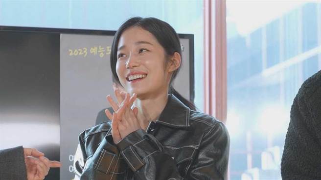 女星卢允瑞非常开心能上喜欢的综艺节目《Running Man》。（中天综合台提供）