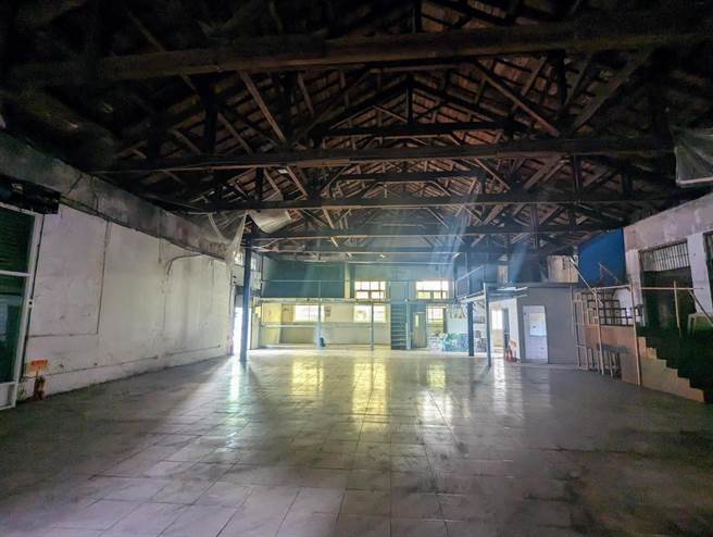 台铁中坜铁道4、5号仓库修復工程进行中，桃市府将重新检讨未来中坜站区动线。（桃园艺文阵线提供／吕筱蝉桃园传真）