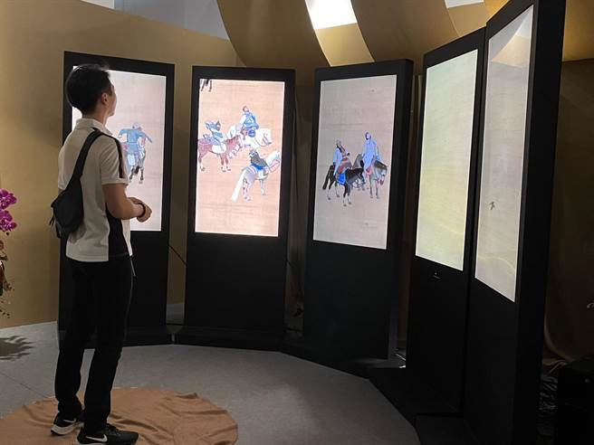 观眾可与元世祖忽必烈一同策马奔驰于沙漠戈壁，体验蒙古贵族出游狩猎的乐趣。（国立故宫博物院提供）