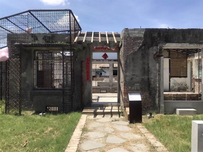 屏东遗构公园空翔区24日正式启用，园区内无法修復的日式建筑，在知名创作人方文山、在地年轻艺术家郑隽等人的巧思下，全部华丽转身被保留下来。（谢佳潾摄）