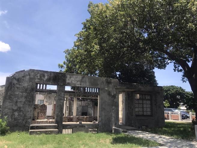 屏东遗构公园空翔区24日正式启用，园区内无法修復的日式建筑，在知名创作人方文山、在地年轻艺术家郑隽等人的巧思下，全部华丽转身被保留下来。（谢佳潾摄）