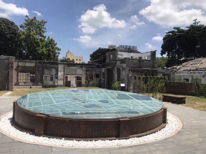 屏东遗构公园空翔区24日正式启用，园区内无法修復的日式建筑，在知名创作人方文山、在地年轻艺术家郑隽等人的巧思下，全部华丽转身被保留下来。（谢佳潾摄）