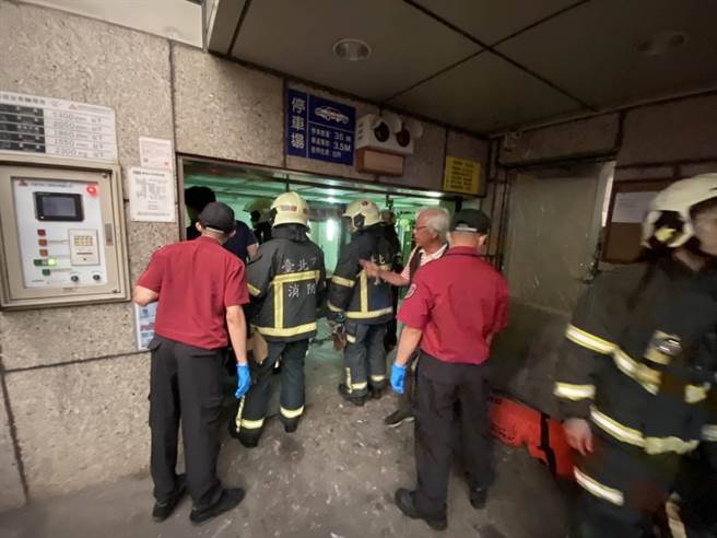 北市停车塔发生车辆坠落至B3的意外。（翻摄照片／林郁平台北传真）