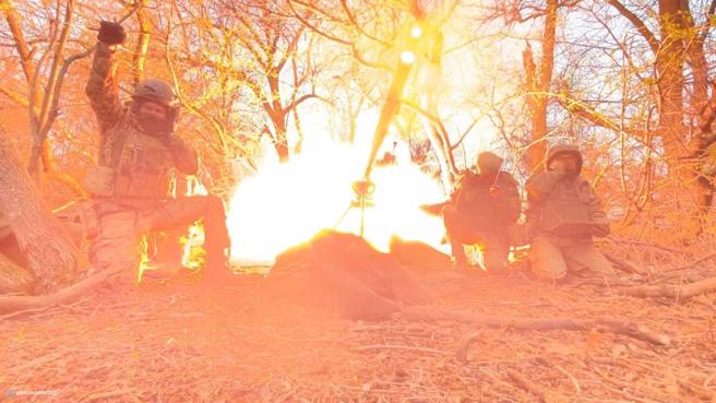 反对「普丁盟友」白俄罗斯总统鲁卡申柯（Alexander Lukashenko）的白俄叛军组织宣布即将起义。（Kastus Kalinouski Regiment)