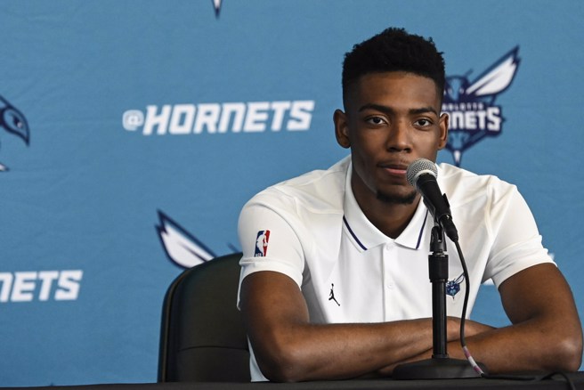 NBA选秀榜眼再出狂言：我预见黄蜂明年打进总冠军赛