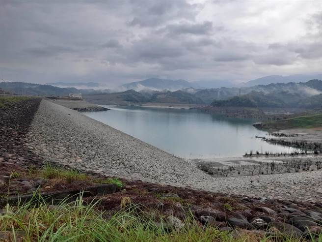 湖山水庫四月間枯水期景象，蓄水率約30％。（周麗蘭攝）