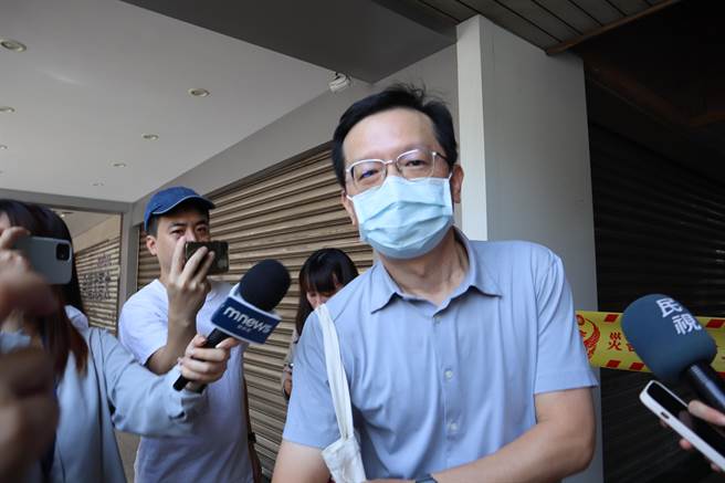 新竹地检署主任检察官邹茂瑜25日前往竹北气爆案事发地勘验现场，并说明侦办进度。（邱立雅摄）