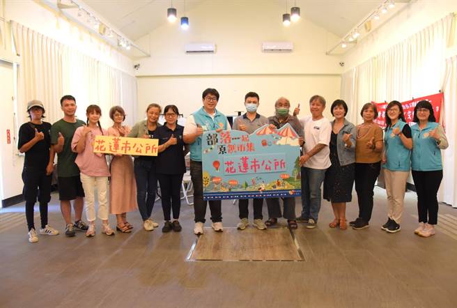花蓮市公所爭取原民會公益彩券回饋補助計畫，開辦部落數位課程，指導部落小農實體攤商使用數位支付，及串連實體與網路銷售平台增加收益。（花蓮市公所提供／羅亦晽花蓮傳真）