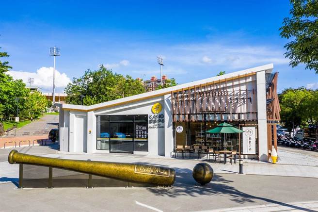 嘉义市2022年11月完工营运的「KANO游客中心」获2023年建筑园冶奖。（嘉义市政府提供∕吕妍庭嘉义传真）