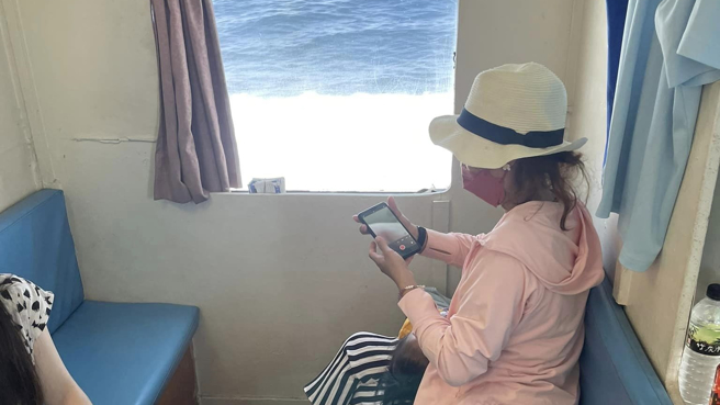 一名男子表示，事前在網路購買到澎湖的船票，但上船才發現已沒有座位。（圖／翻攝自爆怨公社）