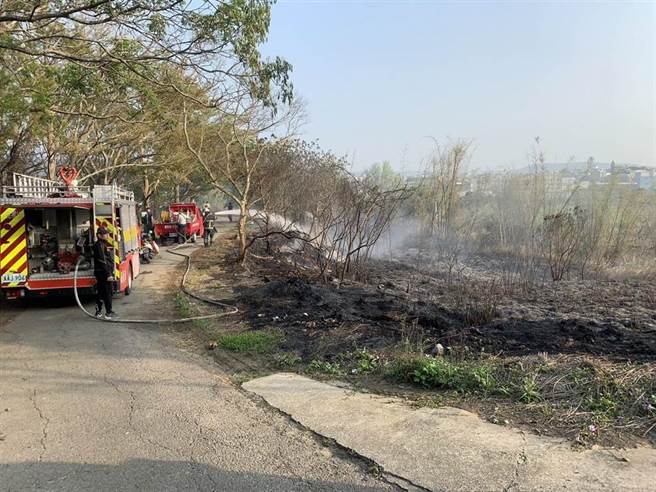 苗栗苑里镇苑坑里「东里家风」百年三合院后方山坡地公墓，今年4月发生火警，检警追查发现是陈姓纵火惯犯。（民眾提供／李京升苗栗传真）