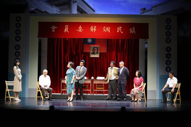 绿光剧团全台语舞台剧《清明时节》，今年重制重演，为符合不同族群观眾需求，特别推出华文字幕版，让来自不同背景的观眾，都能藉以领悟戏中的台语之美。（绿光剧团提供）