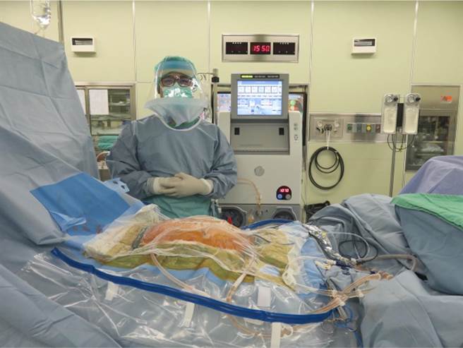 义大癌治疗医院教研部副部长赵颂慈呼吁民眾定期检查身体，提早发现腹膜癌并治疗。（赵颂慈教授提供／林瑞益高雄传真）