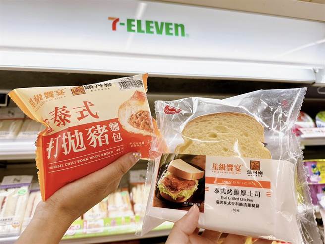 7-11星級饗宴「頌丹樂-泰式打拋豬麵包」42元、「頌丹樂-泰式烤雞厚土司」89元。（7-11提供）