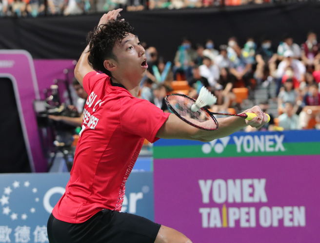 台灣羽球選手蘇力揚摘下2023台北羽球公開賽男單亞軍。（鄭任南攝）