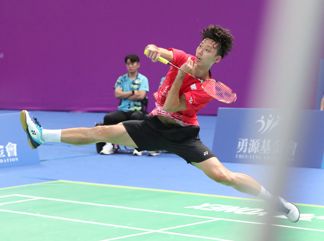 台灣羽球選手蘇力揚摘下2023台北羽球公開賽男單亞軍。（鄭任南攝）