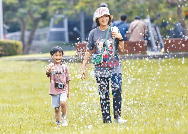明天（8日）各地白天舒适温暖且无雨，不过清晨仍偏凉，提醒民眾注意温度变化。（示意图／资料照／记者陈信翰摄）