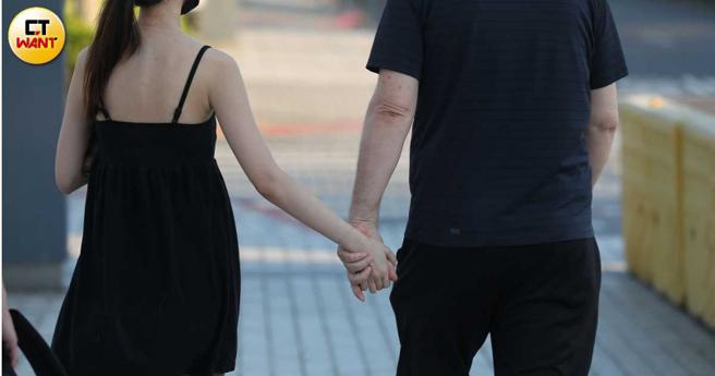 「大猫偷拍案」受害者黄嘉虹在性侵后一度彷徨，所幸如今在爱人的陪伴下敞开心扉、走出阴影。（图／刘耿豪摄）