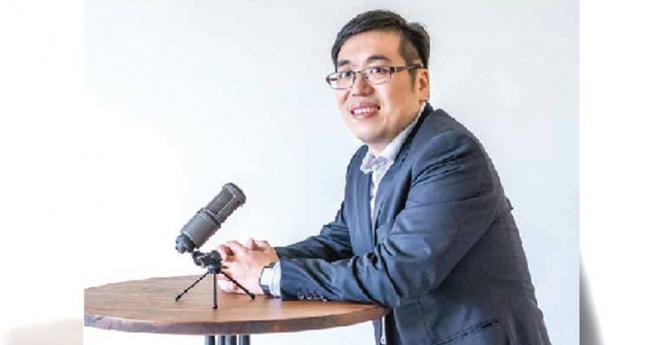 权自强长期以专栏作家、社群行销讲师自居，每堂课的收费高达9000元，20年前却曾协助胞兄贩售性侵影片。（图／翻摄画面）