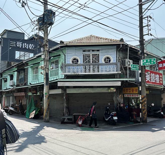 嘉义市有超过6000栋木造老屋，嘉义市政府为改善并鼓励加速汰换老旧电线管路，推出全台首创的「老旧危险电线更新补助计画」。（嘉义市政府提供∕吕妍庭嘉义传真）