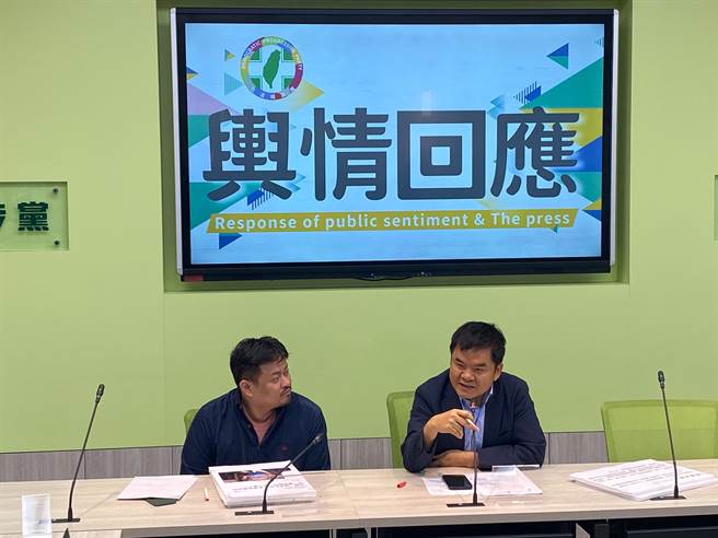 民進黨立法院黨團上午回應時事議題，由書記長莊瑞雄（右）、立委洪申翰（左）出席。（黃婉婷攝）
