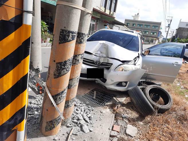 潘女轿车严重毁损。（民眾提供／李京升苗栗传真）