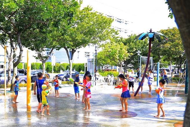 苗栗县苗栗市「市民广场」戏水区喷水设备，将从7月1日起开放。（苗栗市公所提供／李京升苗栗传真）