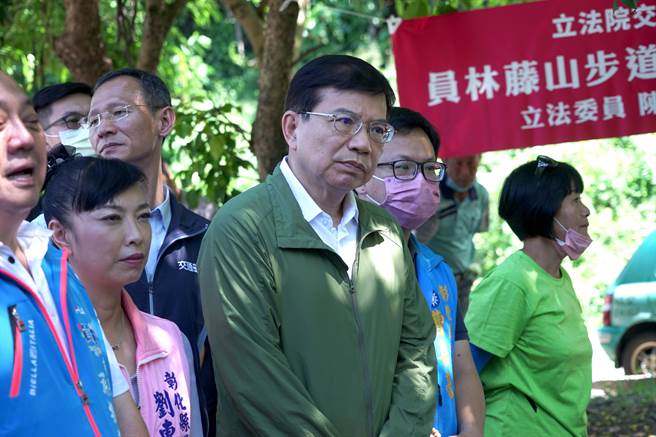 王国材说，希望公所在9月前将计画完备，透过县府送到交通部来，允诺会全力来协助。（吴建辉摄）