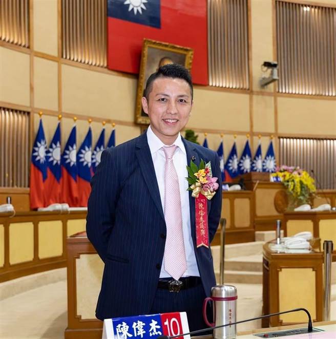 新北市议员陈伟杰批评民进党拒绝与中国经贸往来，才会害死年轻人。（摘自陈伟杰脸书）