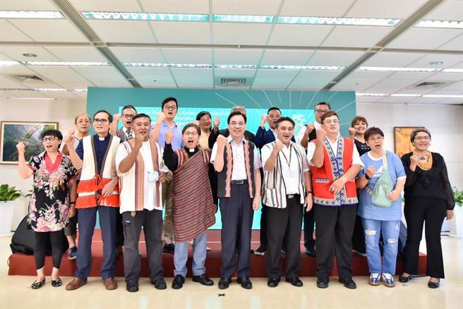 原民会今(26)日举办记者会指出，今年7月1日至年底将核定5900万元奖励400间教会携手推动族语的传承。（本报系资料照）