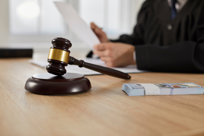 士林地院一名法官被控性騷擾女法官，被控騷擾的男法官喊冤否認性騷擾。（示意圖/shutterstock達志影像）