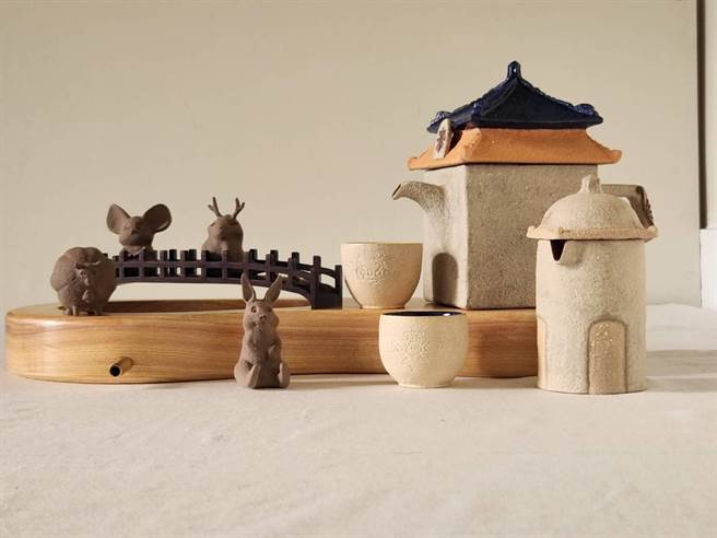 义守大学学生设计的「圆明园和12生肖茶具套装」茶宠相当讨喜。（义守大学提供／林瑞益高雄传真）