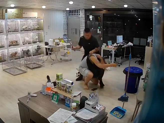 业者友人表示，这几个礼拜有听说他赢蛮多钱，或是在赌场有发生纠纷，人家放话要他一只手，强调不是买卖纠纷，是店员个人结怨。(民眾提供／吴建辉彰化传真)