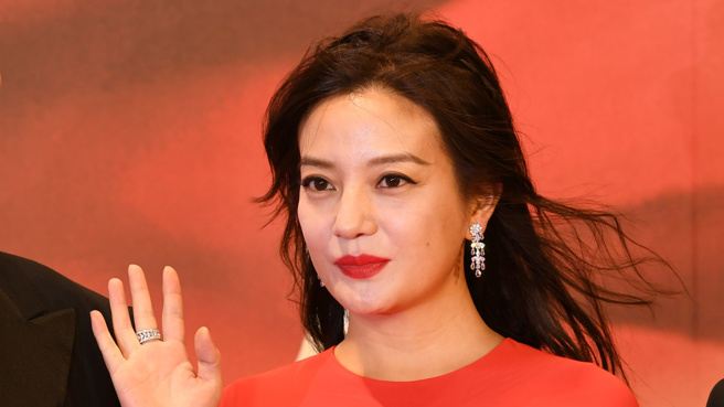 赵薇近期现身机场。(图／新华社)