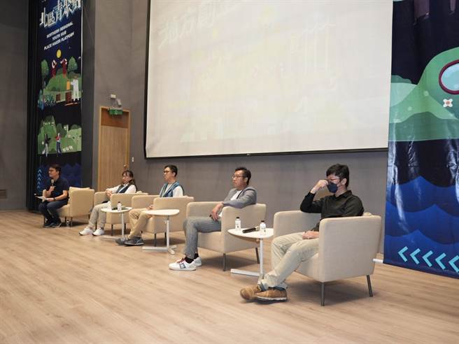 桃园市青年局26日办理北区青聚点地方创生跨县市交流活动，邀新北市青年局及北区7县市青年团队进行座谈与经验分享。（蔡明亘摄）