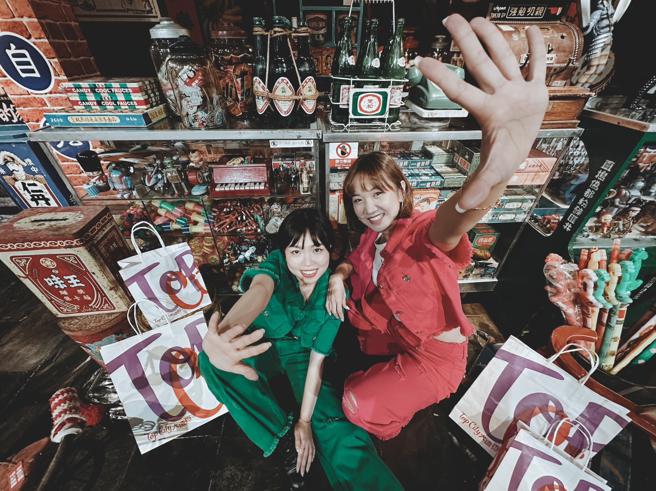 台中大遠百超級年中慶檔期主打「我的復古年代」主題。（遠百提供／吳奕萱台北傳真）