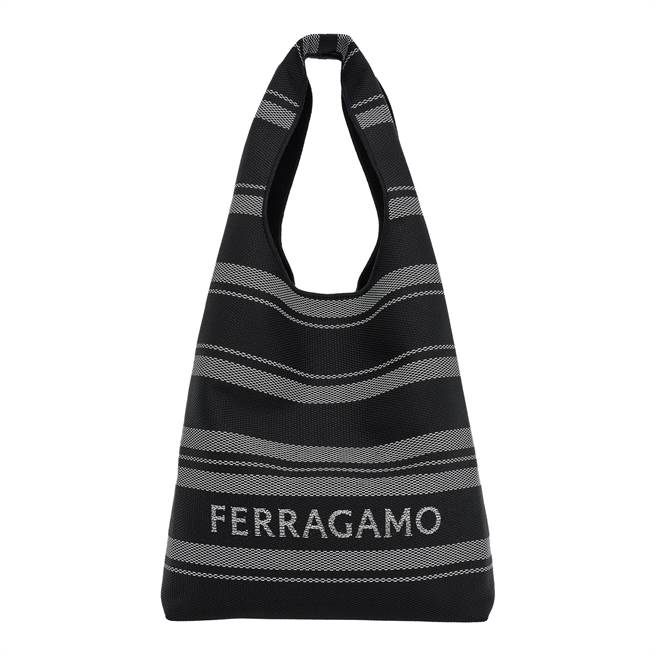 FERRAGAMO黑色條紋緹花織紋流浪包，3萬8500元。（FERRAGAMO提供／朱世凱台北傳真）