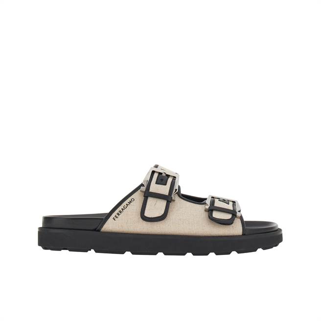 FERRAGAMO帆布造型扣飾涼鞋，2萬9900元。（FERRAGAMO提供／朱世凱台北傳真）