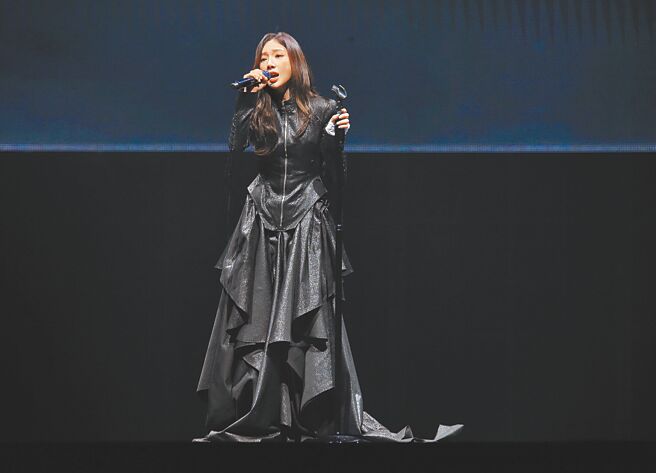 太妍24日在台北小巨蛋开唱，感动现场破万名粉丝。（粘耿豪摄）