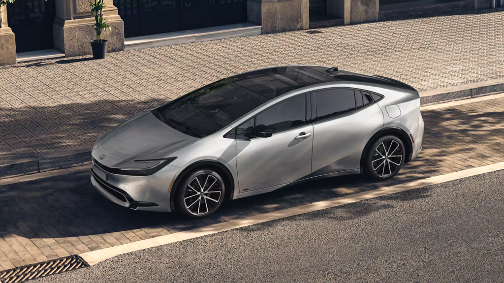 豐田汽車將參與京都大學開發車用鈣鈦礦太陽能電池，預計2030年進入商用。圖為豐田Prius。（圖／豐田汽車）